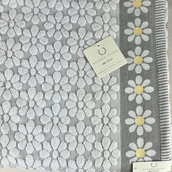 Alfred Sung Bath Towel Set Daisies Gray Yellow White Floral Cotton 2 pc Set NEW - Picture 4 of 8